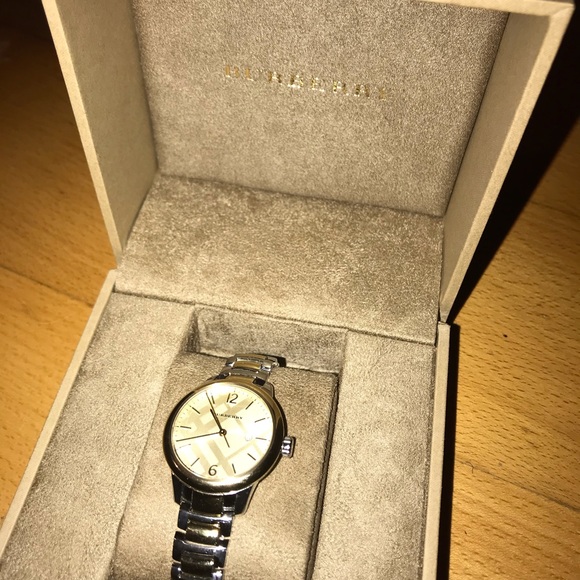 Woman’s Burberry Time Piece/Watch - Picture 3 of 6